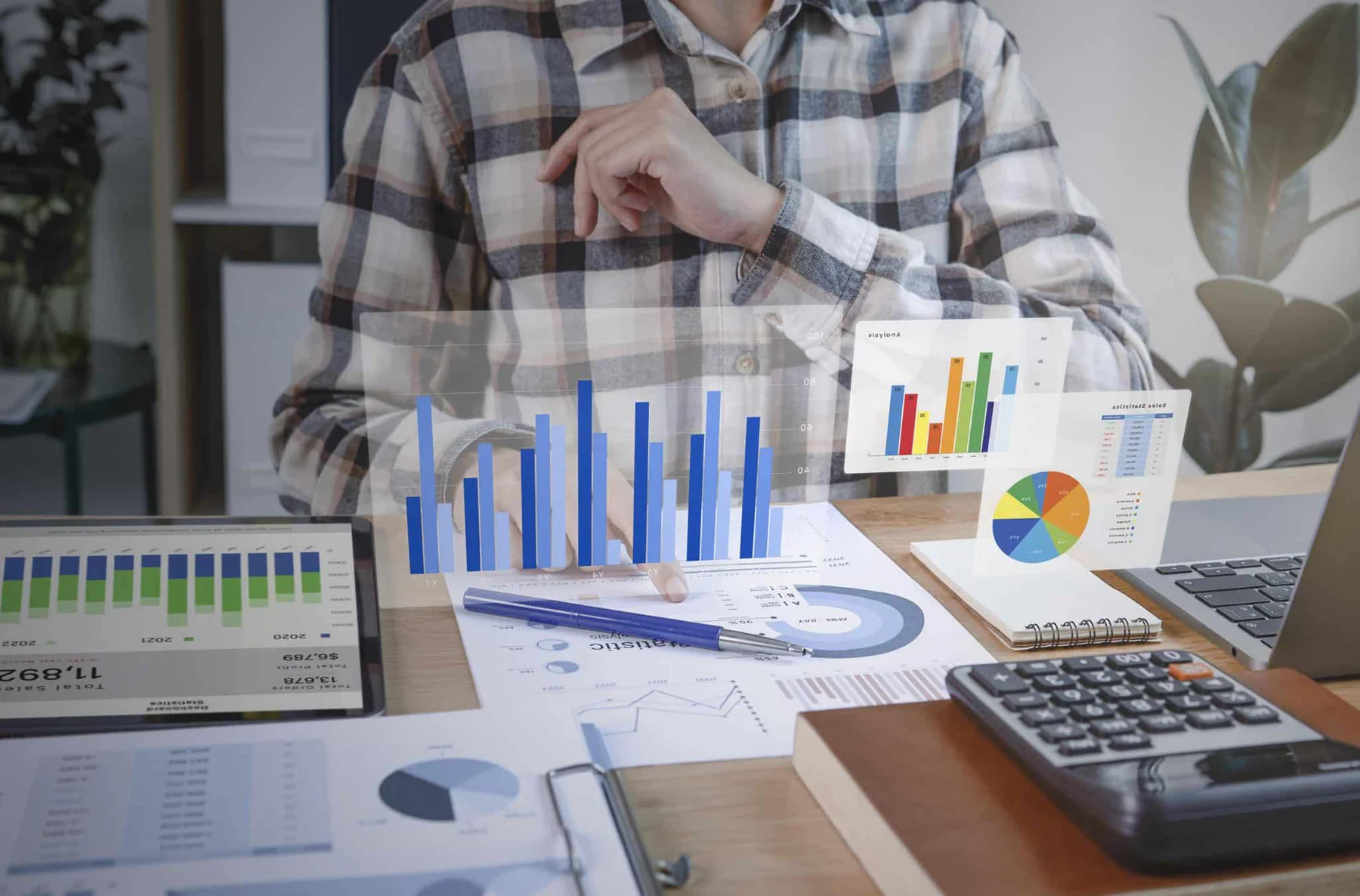 blog f695dabdef2f businesspeople working finance accounting analyze financi 1 min